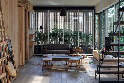 Suspended staircase with open wooden treads