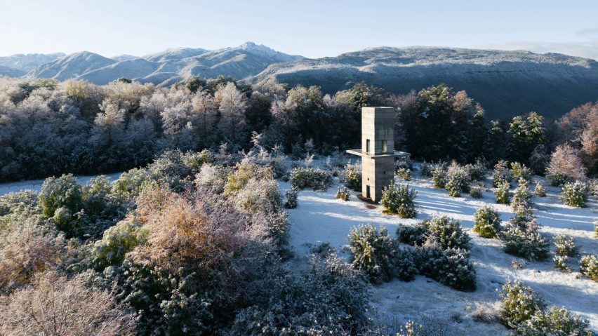 Lama lookout tower is a Pezo von Ellrichshausen pavilion in Chilean landscape