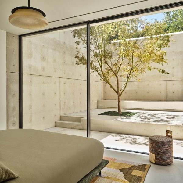 Kelly Wearstler and Masastudio design California home as a “modern ruin”