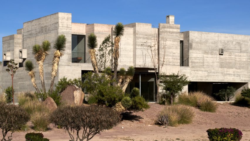 Lucio Muniain designs Mexican concrete house as “habitable sculpture”