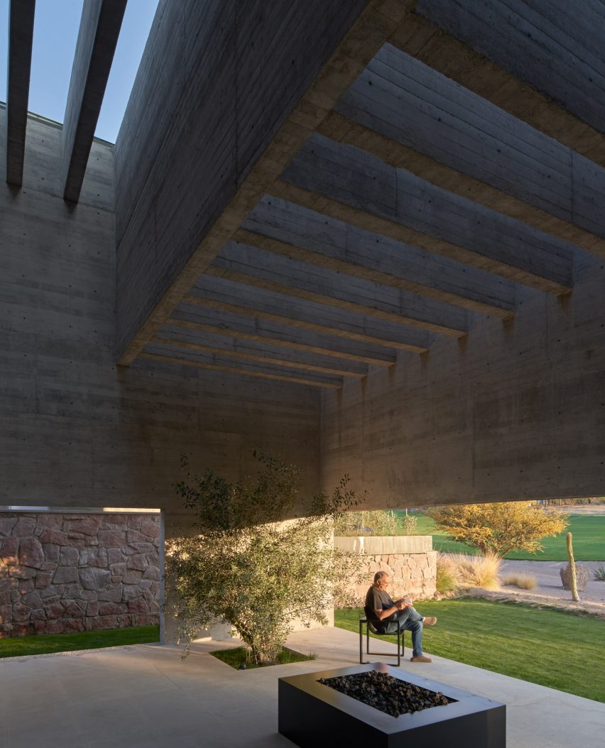 Brutalist concrete house by Lucio Muniain