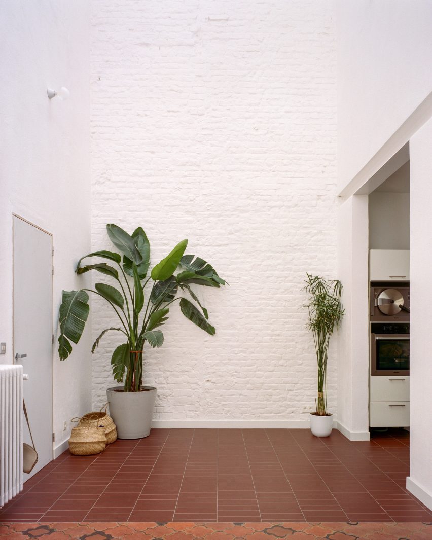 Entryway with white brick walls and tiled flooring