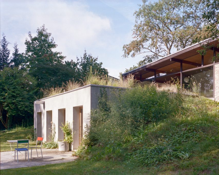 Concrete one-storey home extension in Belgium by Mamout