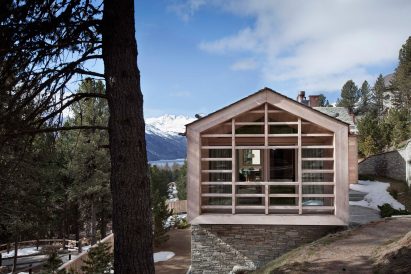 Photo of a chalet in a mountianous area