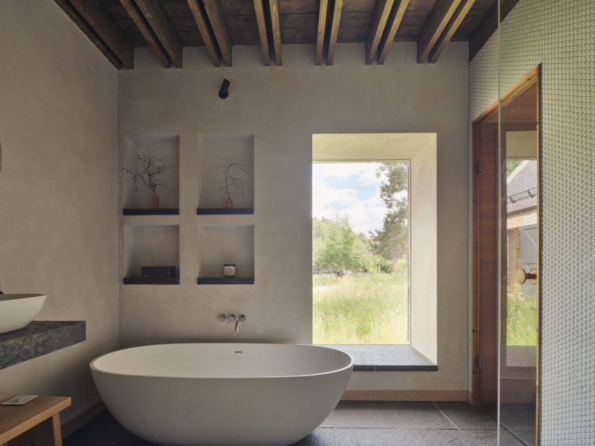 Ardoch guesthouse bathroom