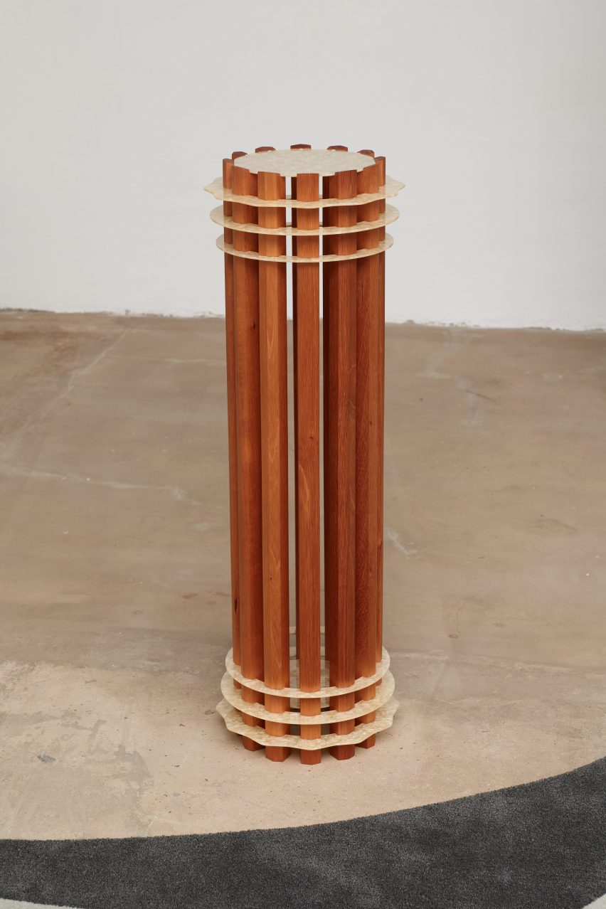 A pedestal made of columns of wod