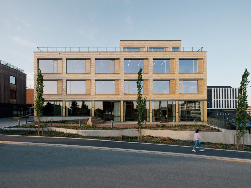 Timber office by Oslotre designs in Norway