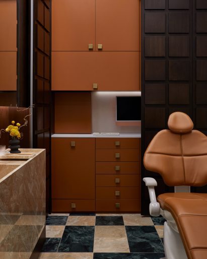Treatment room of Toronto dentil practice by Studio Author