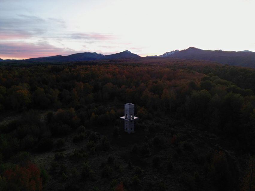 Lama lookout tower is a Pezo von Ellrichshausen pavilion in Chilean landscape