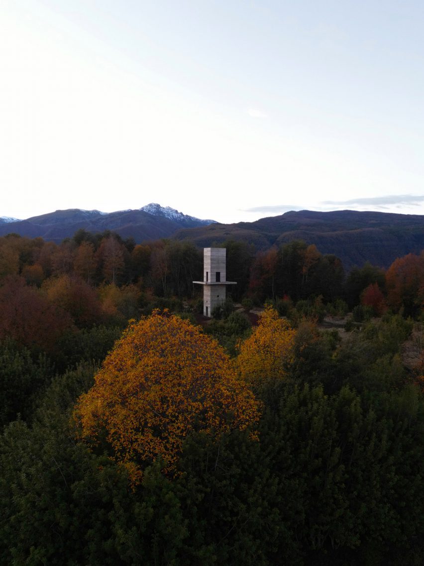 Lama lookout tower is a Pezo von Ellrichshausen pavilion in Chilean landscape