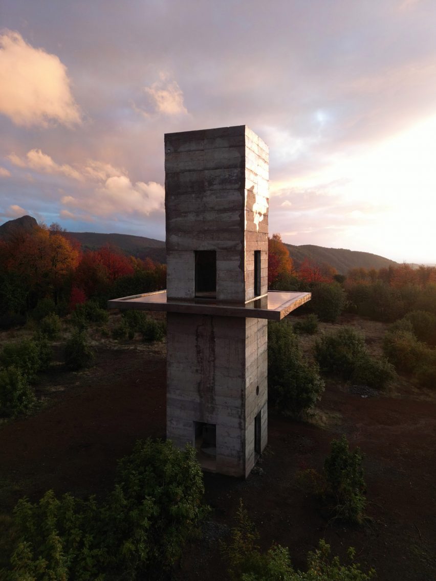 Lama lookout tower is a Pezo von Ellrichshausen pavilion in Chilean landscape