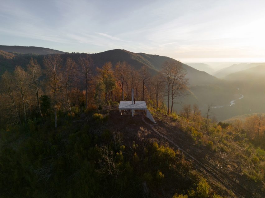 Rosa hilltop shelter is a is a Pezo von Ellrichshausen pavilion in Chilean landscape