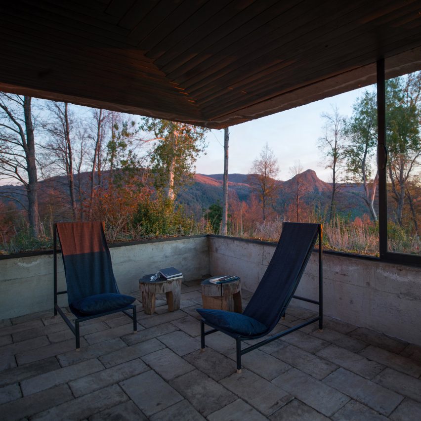 Inside Rosa pavilion with frameless glass at the corners