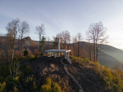 Rosa hilltop shelter is a is a Pezo von Ellrichshausen pavilion in Chilean landscape