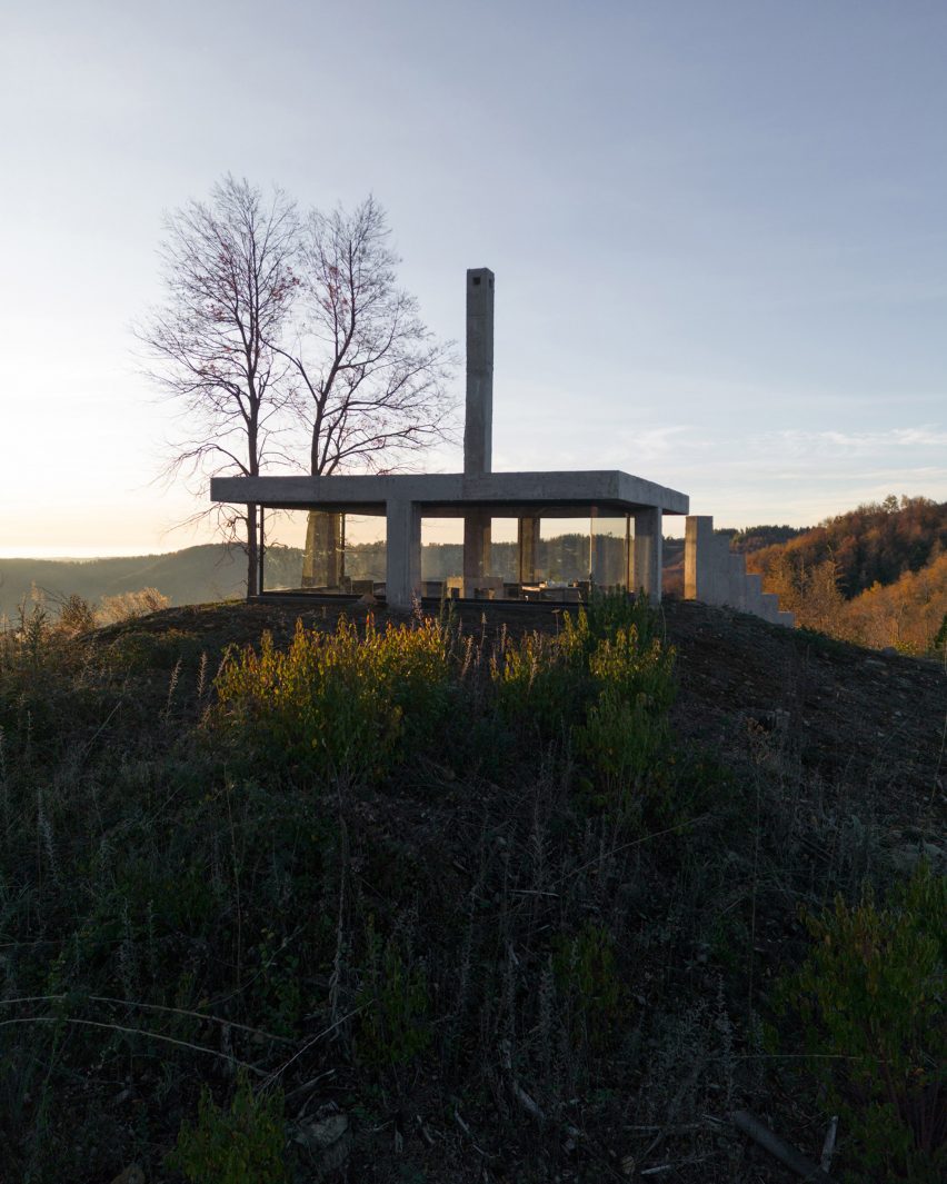 Rosa hilltop shelter is a is a Pezo von Ellrichshausen pavilion in Chilean landscape