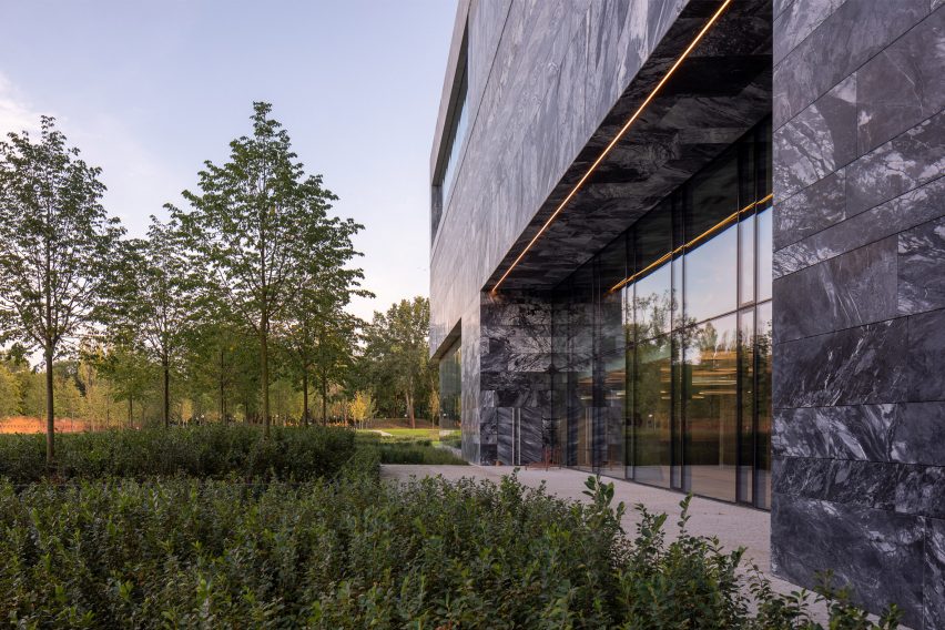 Marble-clad Polish History Museum by WXCA