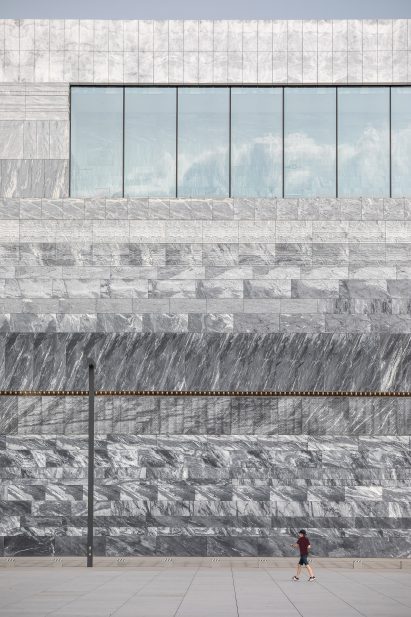 Grey marble wall at the Polish History Museum by WXCA