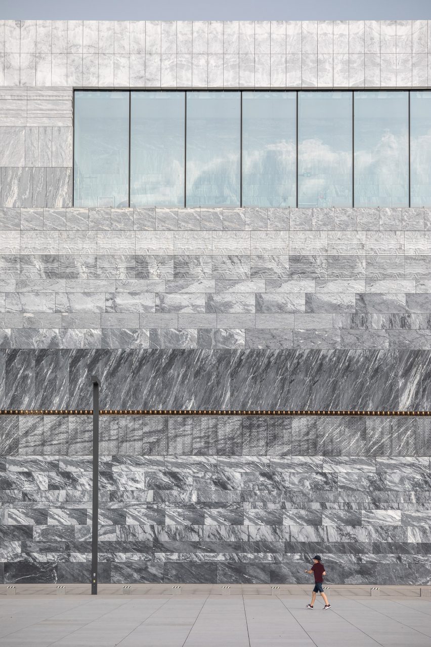 Grey marble wall at the Polish History Museum by WXCA