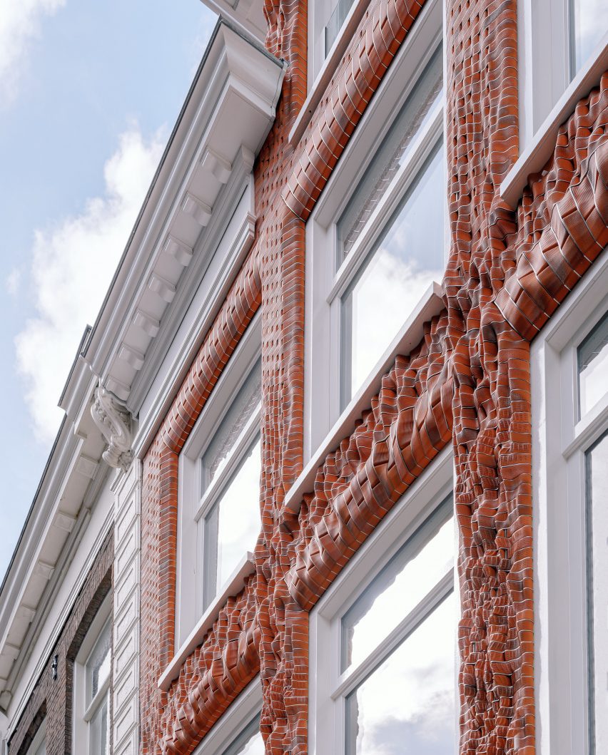3D printed ceramic tile facade by RAP Studio