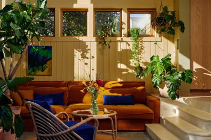 Conservatory in Yellow House in the Apple Garden
