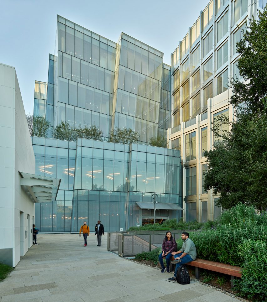Gehry Partners Warner Bros Burbank