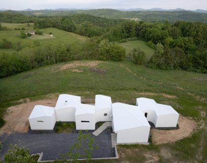A long horizontal home made of various volumes