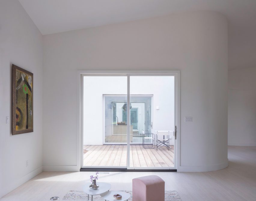 The interior of a house with rounded corners