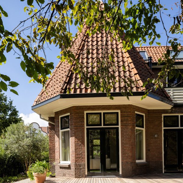 Exterior of Haarlem House by Barde vanVoltt