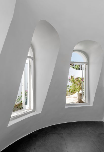 Interior room within the Ferrocement workplace by The Grid Architects