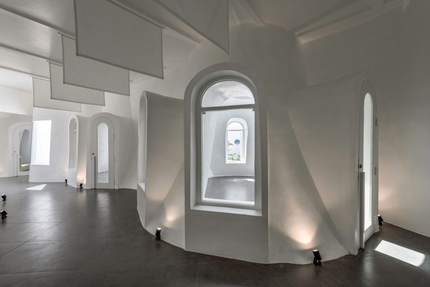 Ferrocement workplace by The Grid Architects