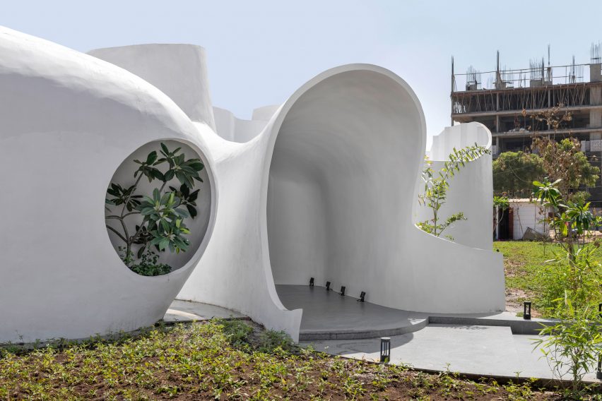 Ferrocement workplace by The Grid Architects in India