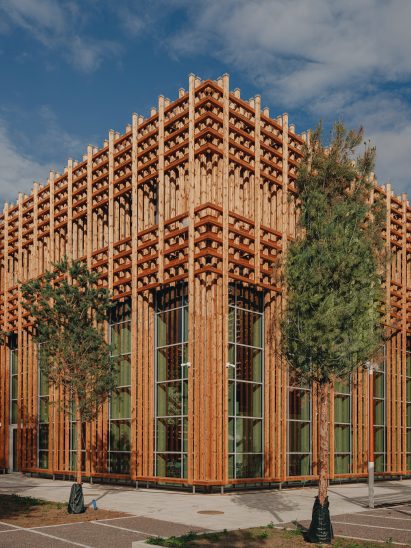 School lined with Thermory woods