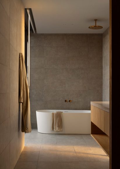 Neutral bathroom within Tokyo's Trunk Hotel