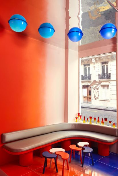 Gradated orange and blue walls and flooring by Uchronia