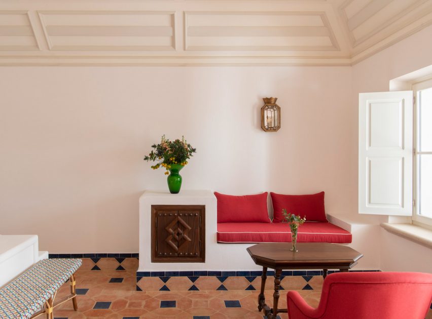 Red inbuilt sofa in hotel room