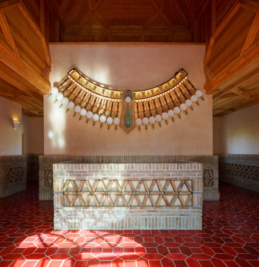 Reception counter