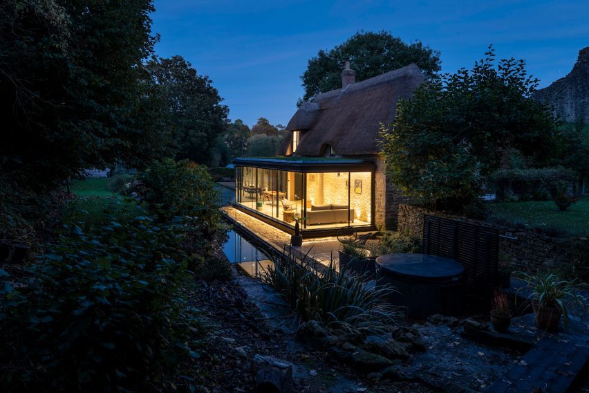 Greenaway Architecture added a contemporary glazed extension to a thatched cottage