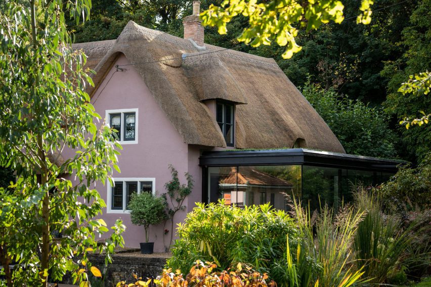 Greenaway Architecture added a contemporary glazed extension to a thatched cottage