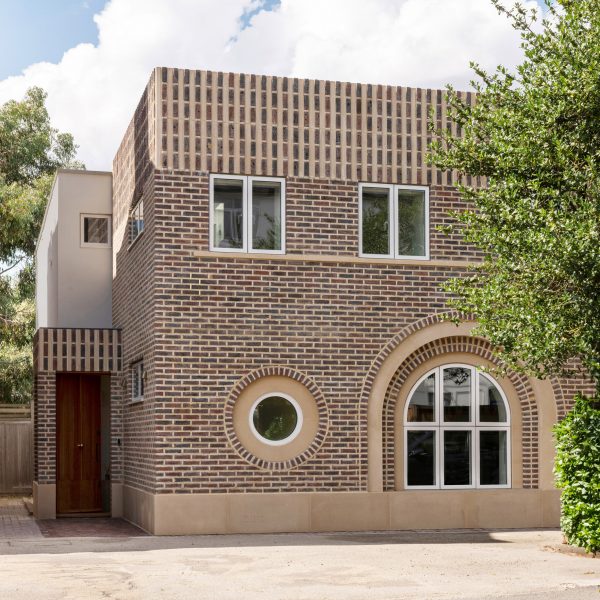 Exterior of Wimbledon Villa by Gundry & Ducker