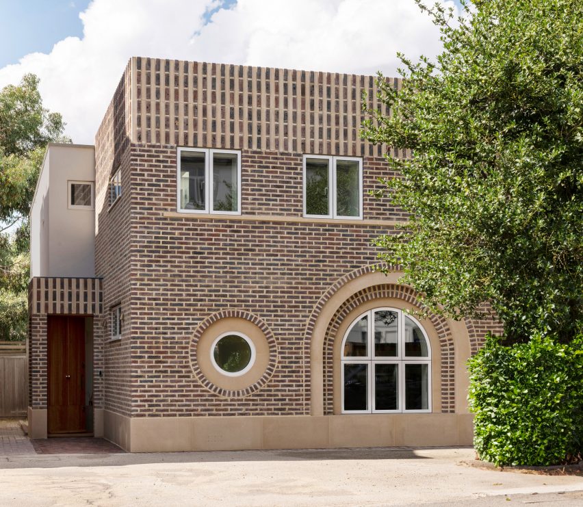 Gundry & Ducker Wimbledon house facade and porch