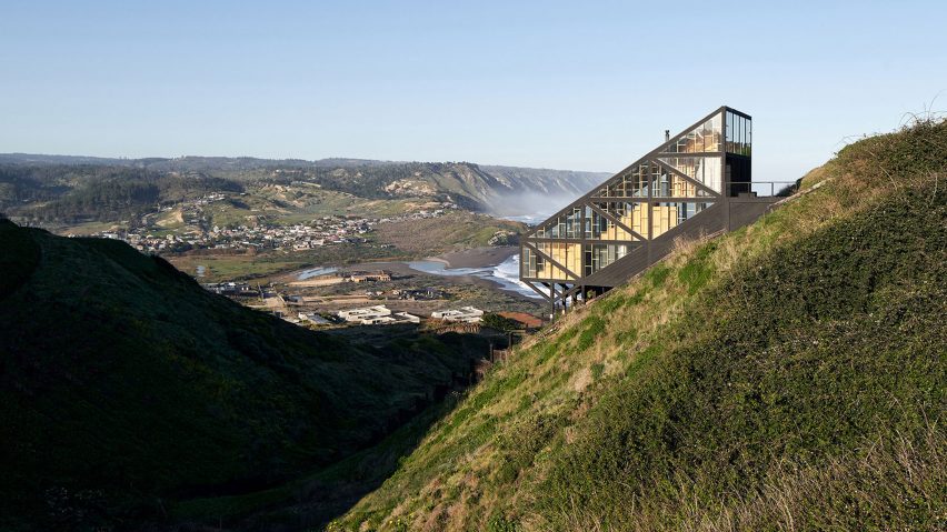 WMR Arquitectos runs wood-framed house down a Chilean cliffside