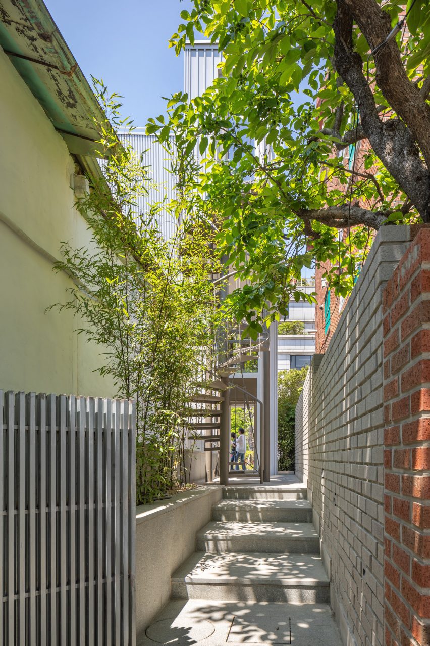 YounghanChung Architects designs small study in Seoul