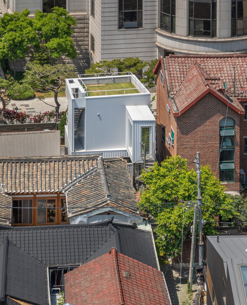 YounghanChung Architects designs small study in Seoul