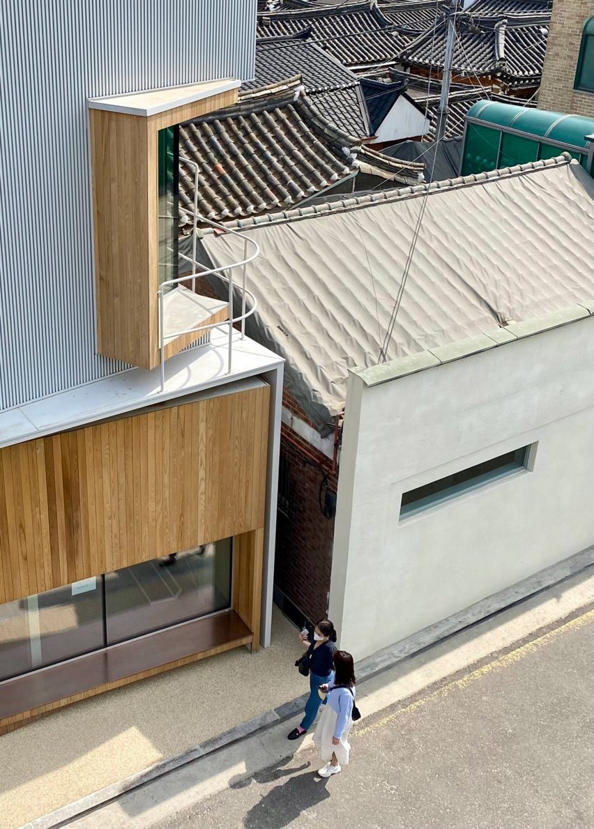 YounghanChung Architects designs small study in Seoul