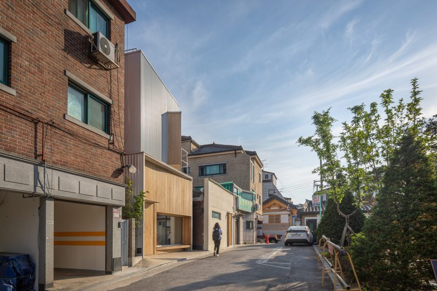 YounghanChung Architects designs small study in Seoul