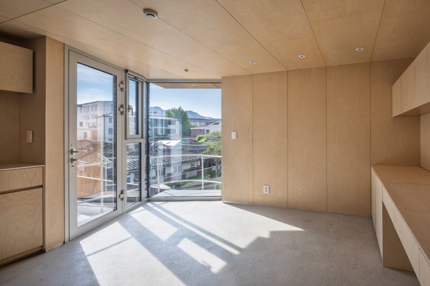 YounghanChung Architects designs small study in Seoul