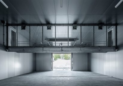 Double-height warehouse inside Yukinohako snow-powered cool store