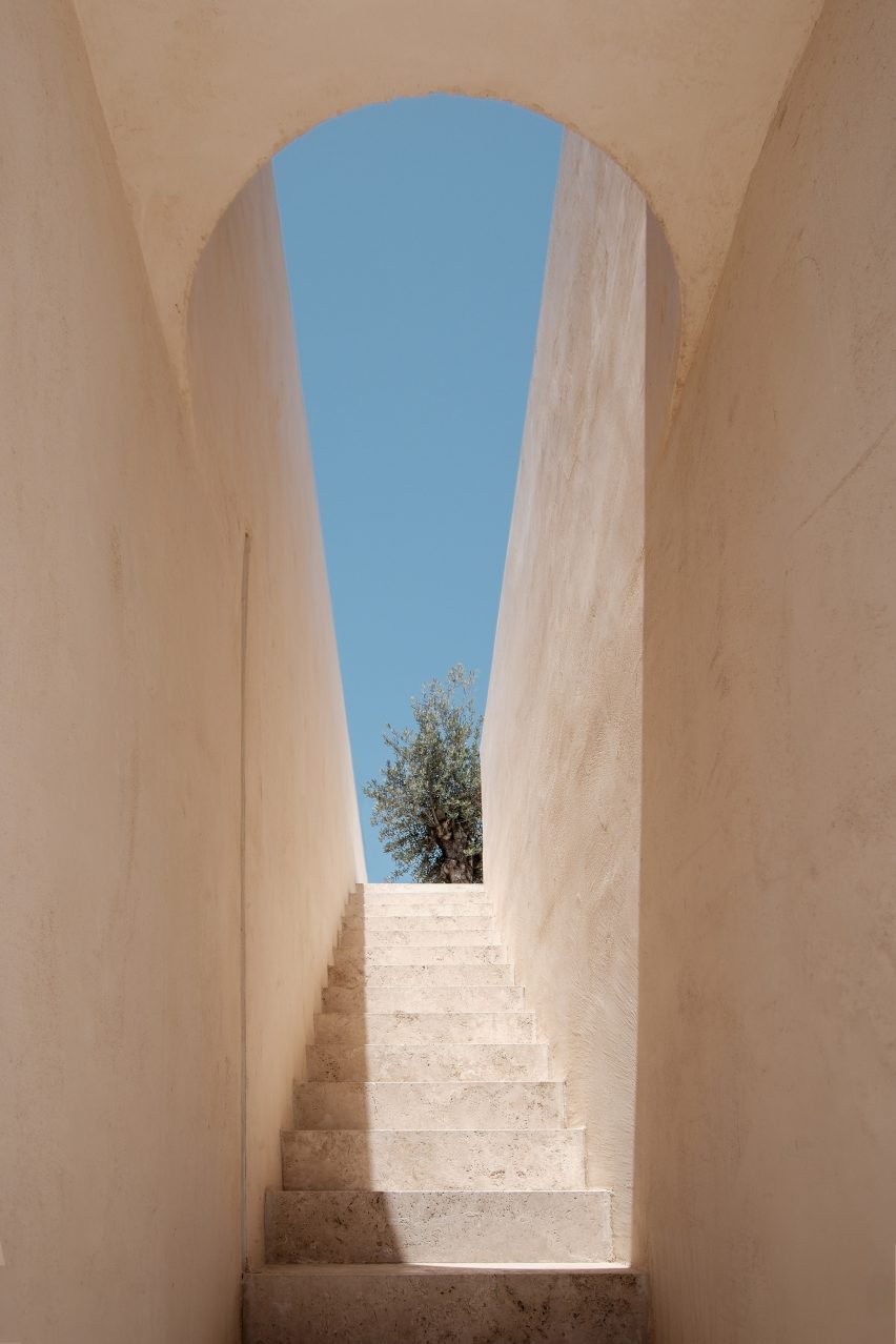 3DM Architecture designs minimalist home in Malta
