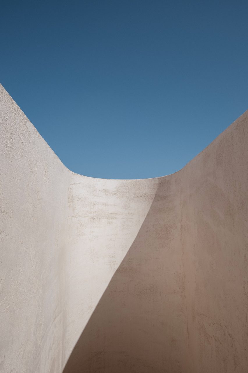 3DM Architecture designs minimalist home in Malta