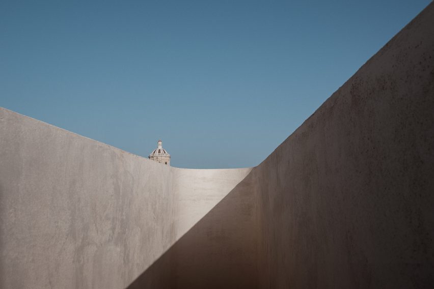 3DM Architecture designs minimalist home in Malta